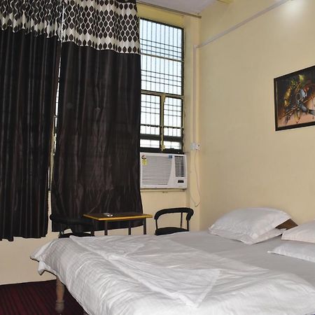 Om Rest House Hotel Varanasi Ngoại thất bức ảnh
