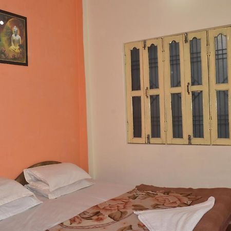 Om Rest House Hotel Varanasi Ngoại thất bức ảnh
