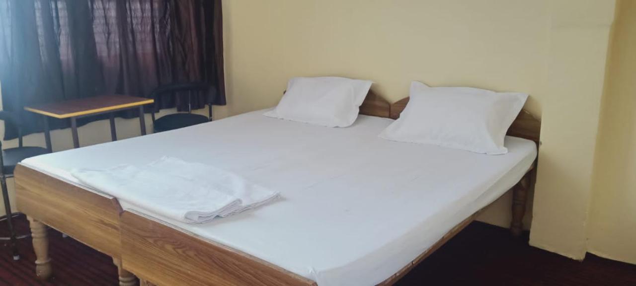 Om Rest House Hotel Varanasi Ngoại thất bức ảnh