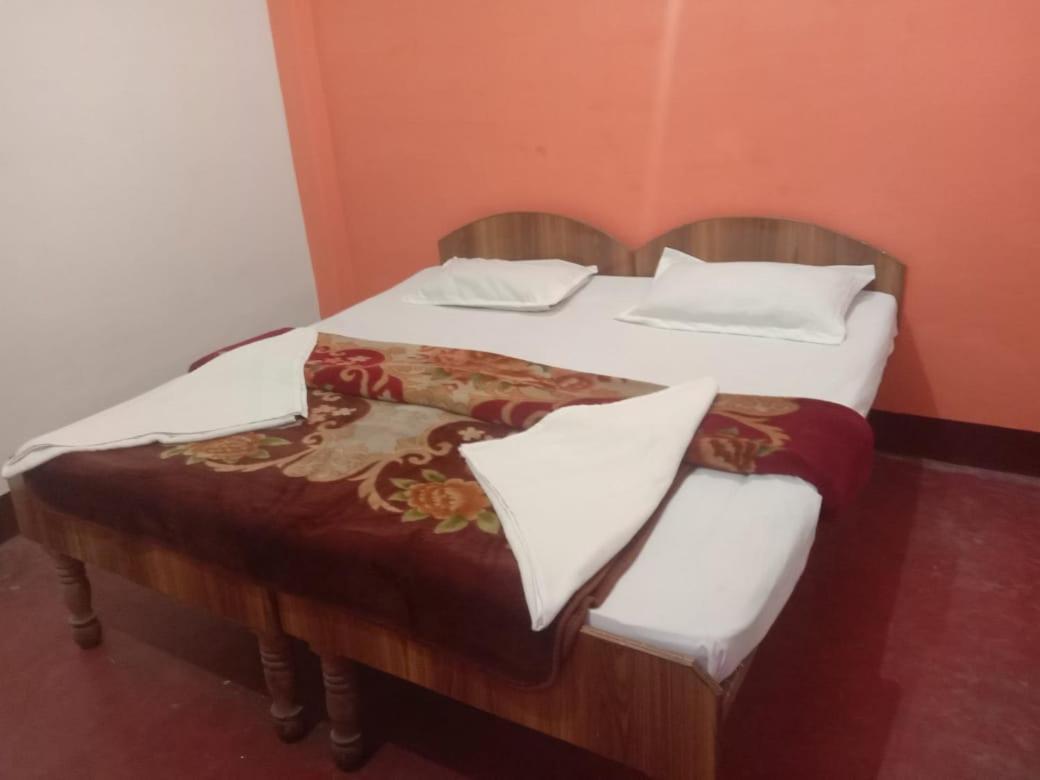 Om Rest House Hotel Varanasi Ngoại thất bức ảnh