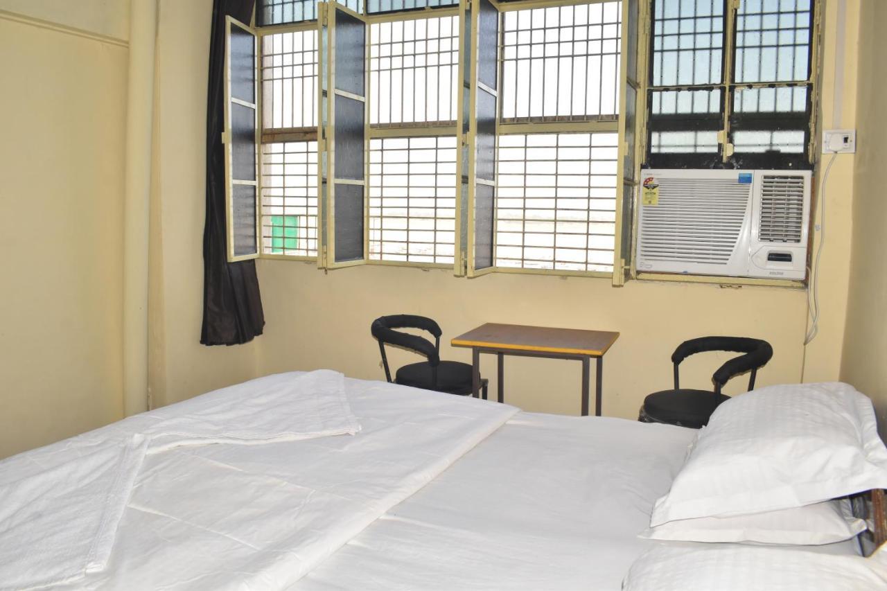 Om Rest House Hotel Varanasi Ngoại thất bức ảnh