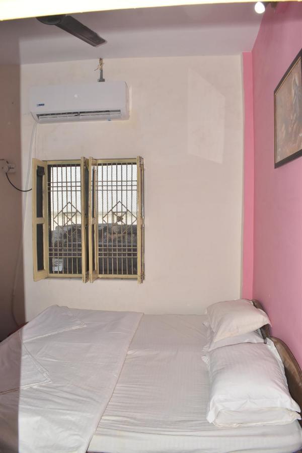 Om Rest House Hotel Varanasi Ngoại thất bức ảnh